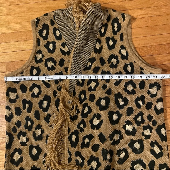 Cato Women’s Tan Leopard Animal Print Fringe Cardigan Vest Sweater NWT Large - Picture 9 of 10
